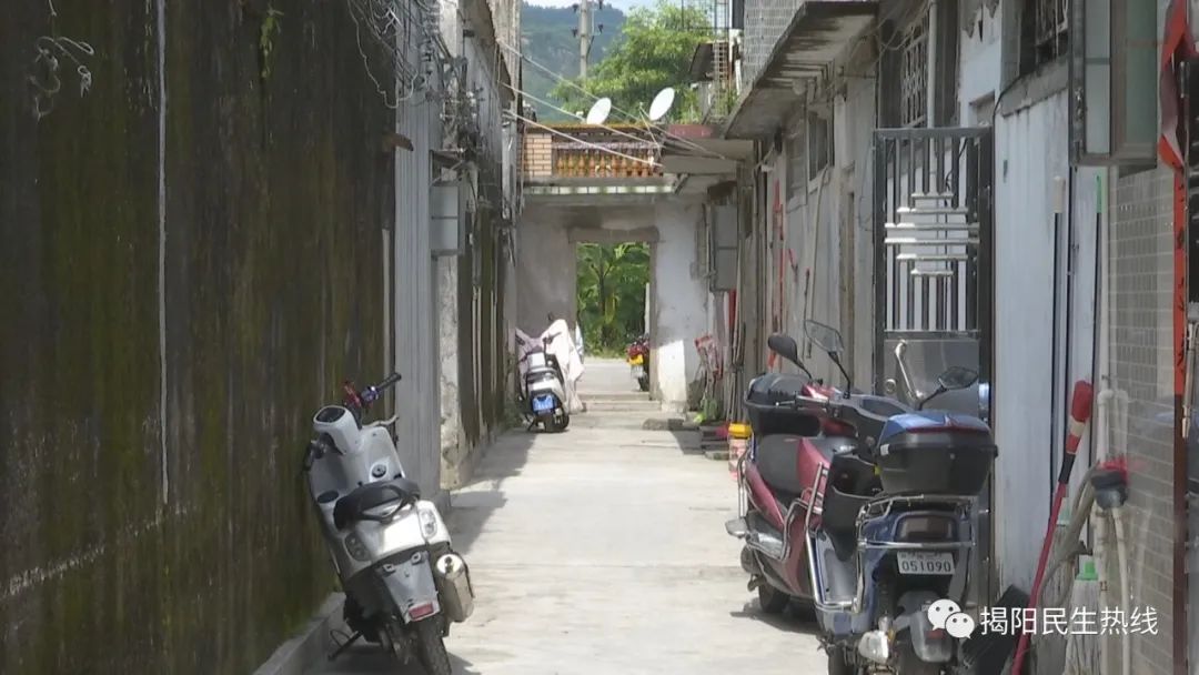 DƬ